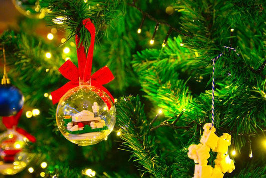 How to make Christmas tree decorations with LEGO parts