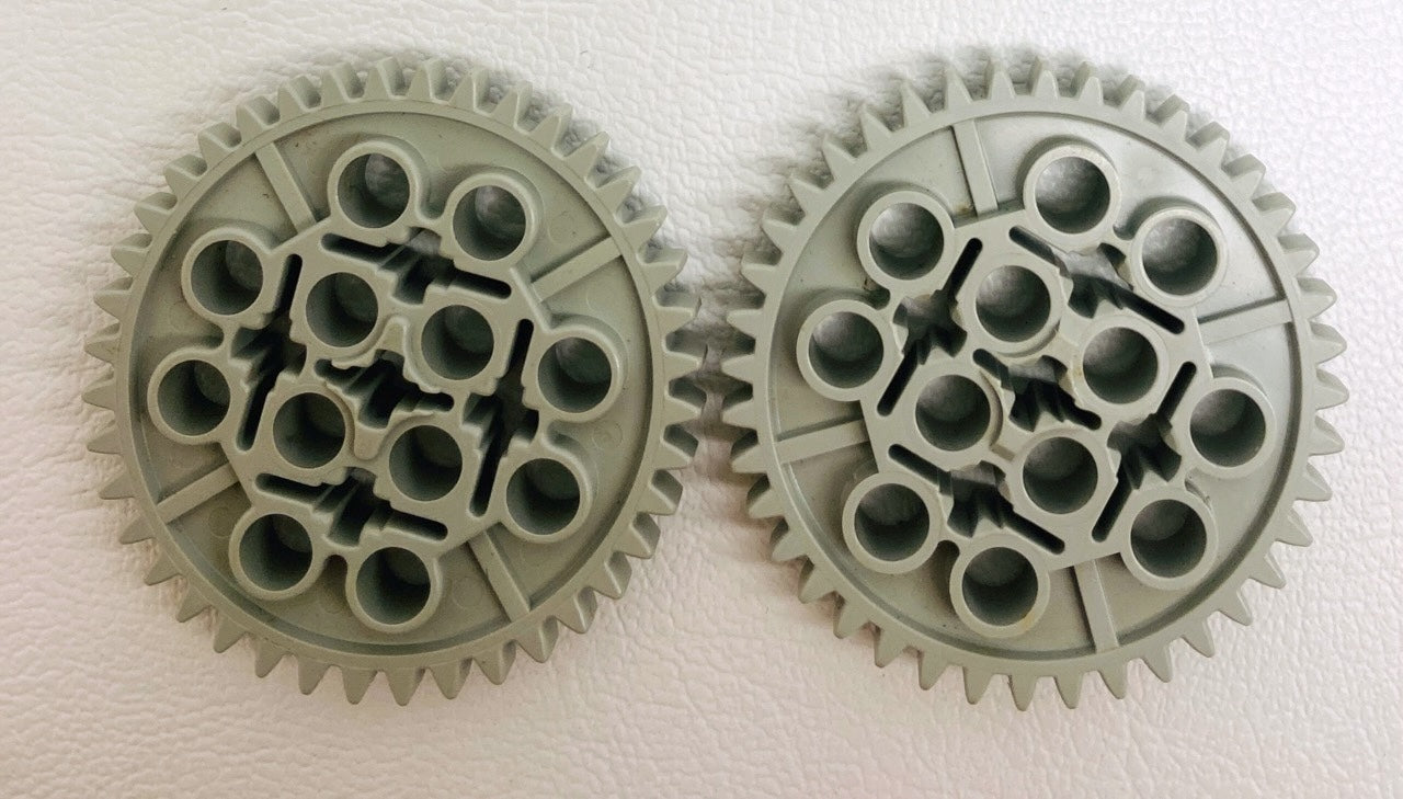 LEGO Technic 40 Tooth Gears Fun Pack of 2 Light Grey (Old Shade)