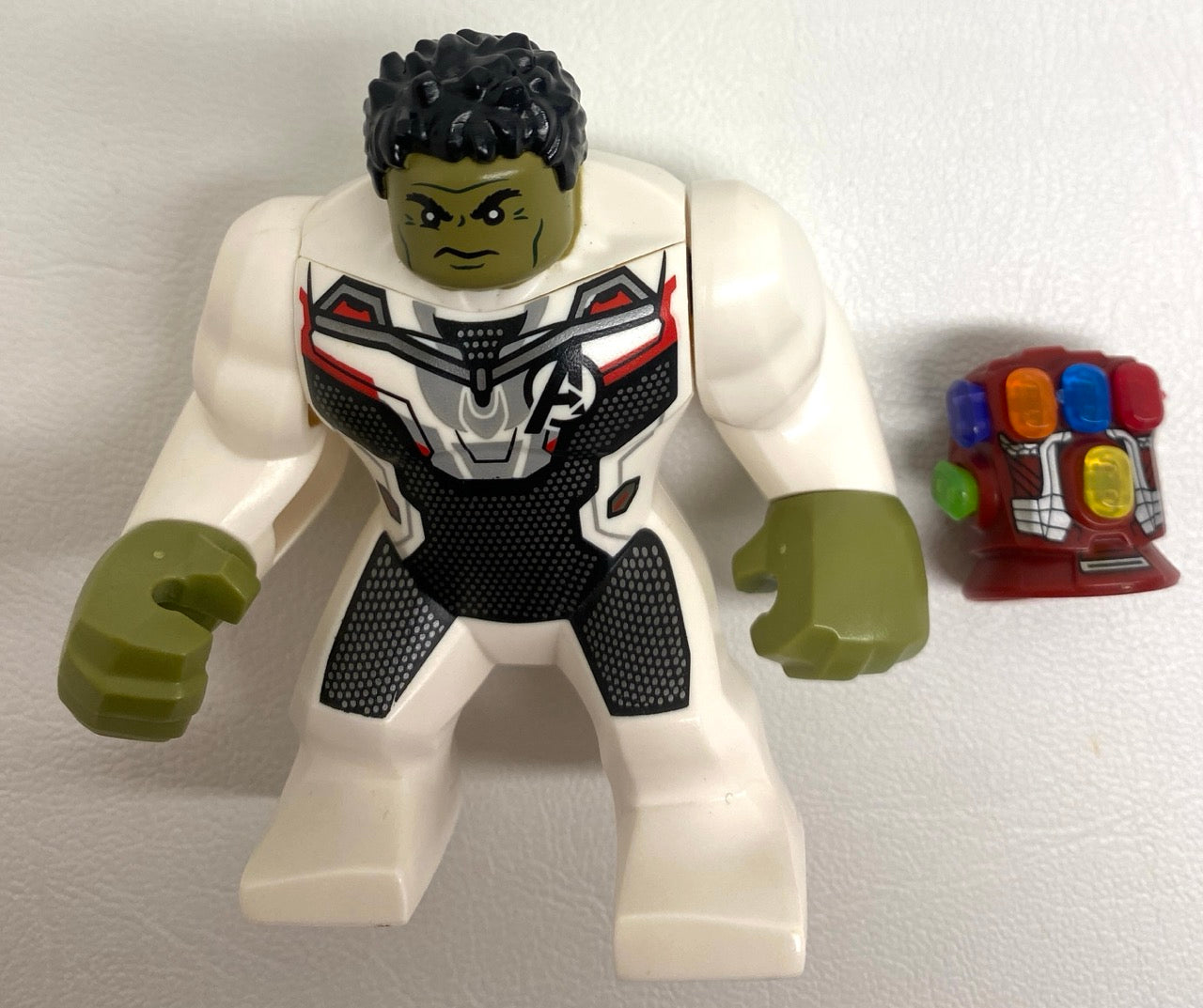 LEGO Marvel Superheroes Hulk Giant Figure / Minifigure with Infinity Gauntlet