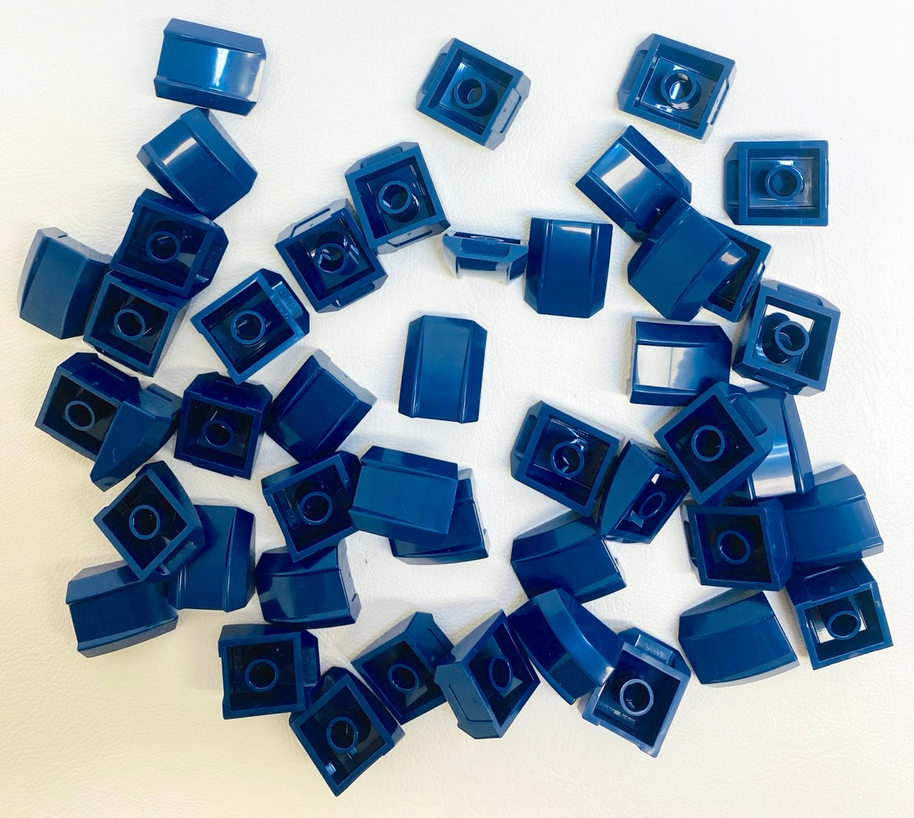 LEGO Dark Blue Slope Curved 2x2 with Lip BRAND NEW Fun Pack