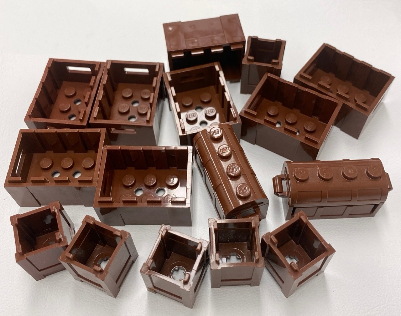 LEGO Reddish Brown Cargo Container Fun Pack Barrels Crates and Treasure Chests