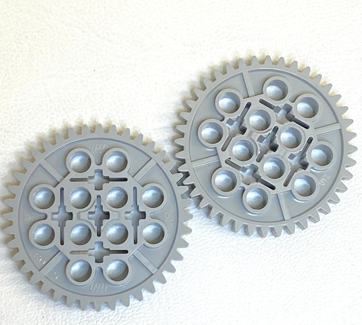 LEGO Technic 40 Tooth Gears Fun Pack of 2 Light Bluish Grey
