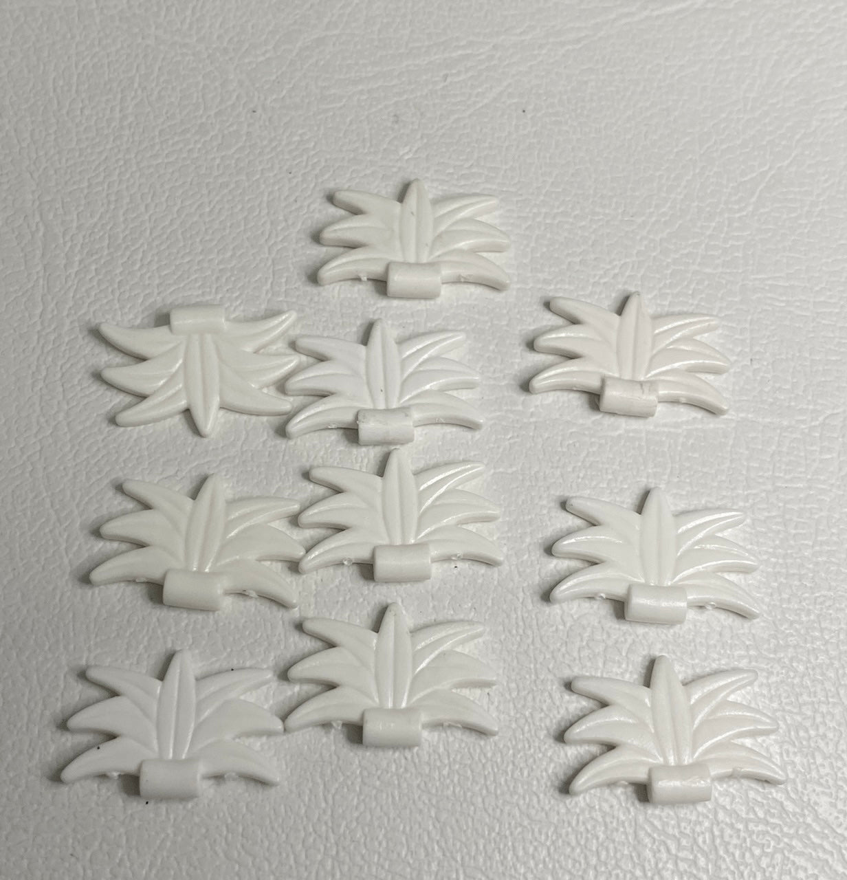 LEGO Pirates Vintage Feather Plumes Pack of 10 White