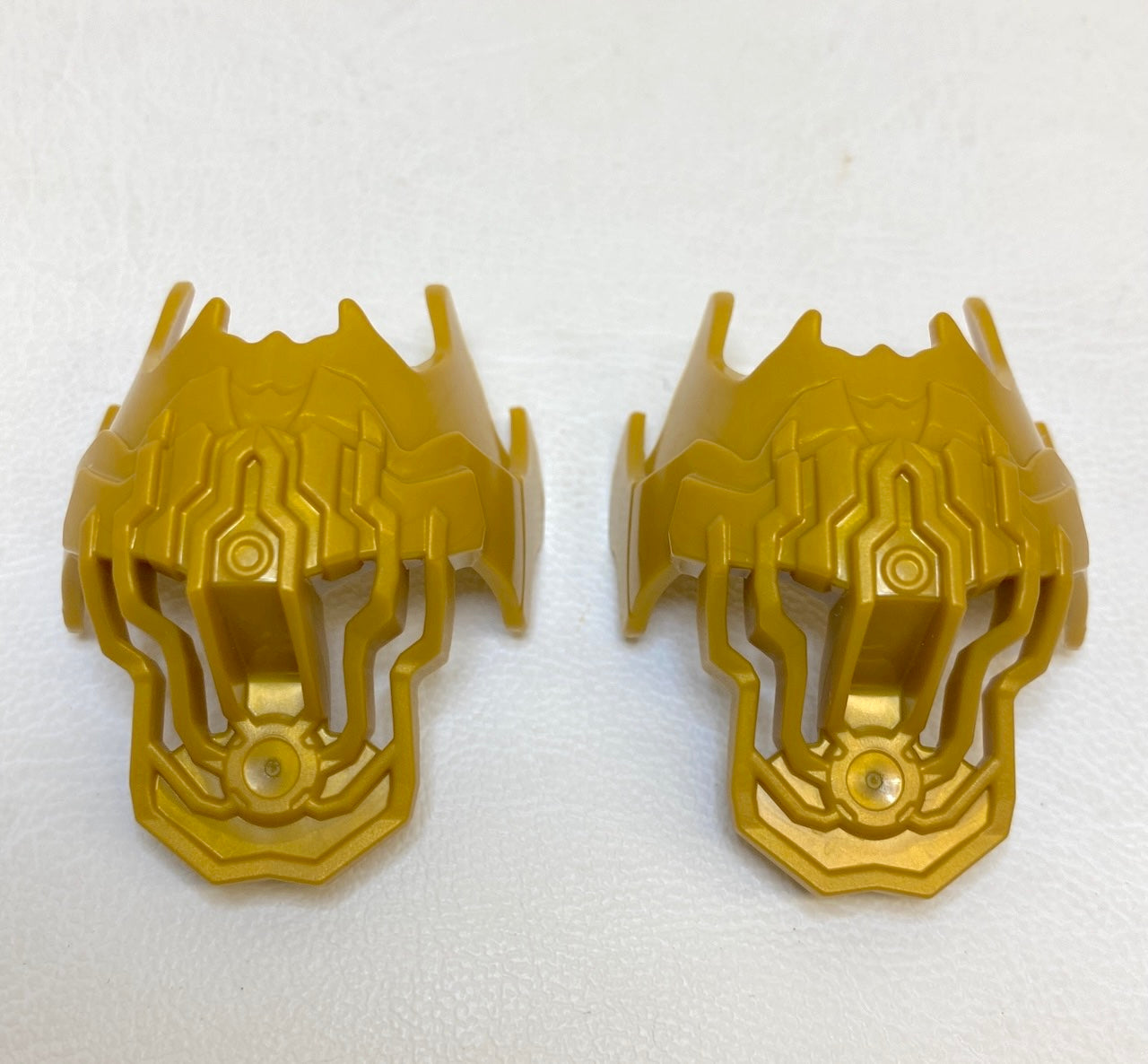 LEGO Bionicle Shoulder Armour Pack of 2 Pearl Gold - Tahu Uniter of Fire