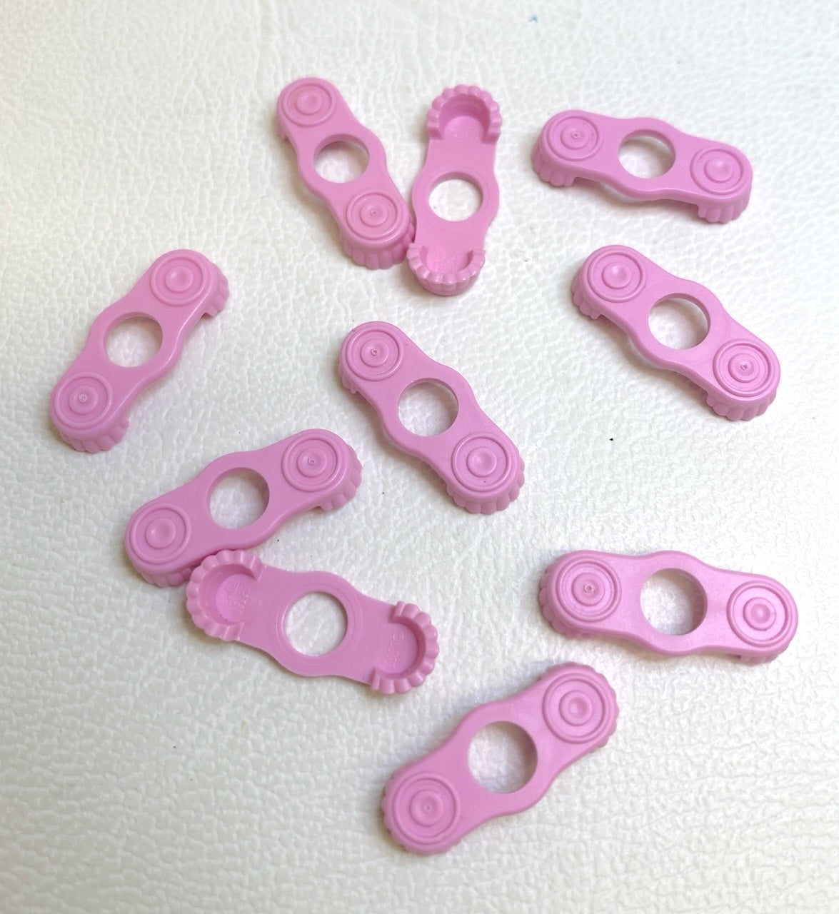 LEGO Bright Pink Epaulettes Minifigure / Botanical Accessory Pack